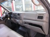 1999 Ford F450 Super Duty XL Regular Cab Utility Truck Dashboard