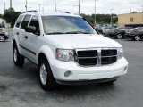 2007 Dodge Durango SLT Front 3/4 View