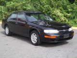 1998 Nissan Maxima GLE Front 3/4 View