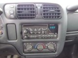 2001 Chevrolet S10 LS Crew Cab 4x4 Audio System