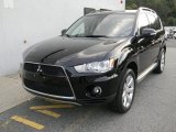 2010 Mitsubishi Outlander XLS 4WD Front 3/4 View