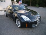 2006 Nissan 350Z Coupe Front 3/4 View