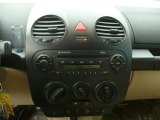 2004 Volkswagen New Beetle GLS 1.8T Coupe Controls