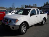 Avalanche White Nissan Frontier in 2009