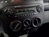 2005 Volkswagen New Beetle GL Coupe Audio System