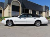 2001 Vibrant White Lincoln Town Car Signature #55332635