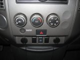 2008 Nissan Titan XE King Cab Controls