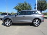 2011 Volkswagen Touareg VR6 FSI Executive 4XMotion Exterior