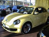 2012 Saturn Yellow Volkswagen Beetle 2.5L #56087635