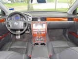 2004 Volkswagen Phaeton V8 4Motion Sedan Dashboard