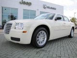 2009 Cool Vanilla White Chrysler 300 LX #56348582