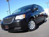 2008 Brilliant Black Crystal Pearlcoat Chrysler Town & Country LX #56980730