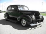 1939 Ford DeLuxe Tudor Sedan Front 3/4 View