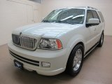 2005 Lincoln Navigator Luxury 4x4 Front 3/4 View