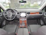 2011 Volkswagen Touareg TDI Executive 4XMotion Dashboard