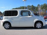 White Pearl Nissan Cube in 2011