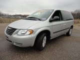 2005 Chrysler Town & Country LX Data, Info and Specs