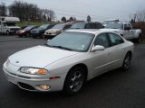 Arctic White Oldsmobile Alero in 2001