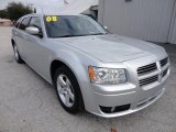 2008 Dodge Magnum SXT Front 3/4 View