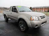 2004 Nissan Frontier XE V6 King Cab 4x4 Front 3/4 View