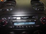 2003 Volkswagen New Beetle GL Coupe Audio System