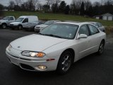 Arctic White Oldsmobile Aurora in 2001