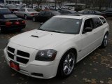 2005 Cool Vanilla White Dodge Magnum SXT #59001913