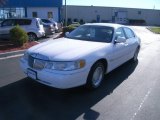 2000 Vibrant White Lincoln Town Car Executive #59026200