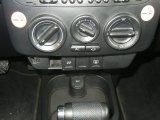 2010 Volkswagen New Beetle 2.5 Coupe Controls