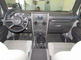 2007 Jeep Wrangler Unlimited Sahara Dashboard