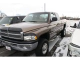 2000 Dodge Ram 2500 SLT Extended Cab 4x4 Front 3/4 View