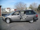 2004 Chrysler Town & Country Touring Platinum Series