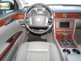 2004 Volkswagen Phaeton V8 4Motion Sedan Controls