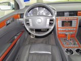 2004 Volkswagen Phaeton V8 4Motion Sedan Controls