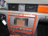 2004 Volkswagen Phaeton V8 4Motion Sedan Controls