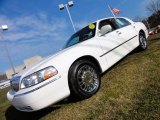 2008 Vibrant White Lincoln Town Car Signature Limited #60045088