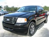 2006 Ford F150 XL SuperCab Front 3/4 View