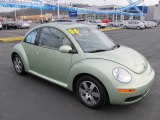 2006 Gecko Green Metallic Volkswagen New Beetle 2.5 Coupe #60506183