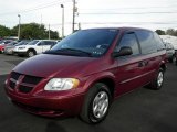 2001 Dodge Caravan SE Front 3/4 View