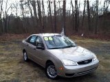 2006 Pueblo Gold Metallic Ford Focus ZX4 SE Sedan #60907594