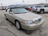 2004 Lincoln Town Car Signature Front 3/4 View