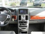 2009 Chrysler Town & Country Touring Dashboard