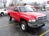 2000 Dodge Ram 2500 SLT Extended Cab 4x4 Front 3/4 View
