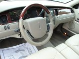 2005 Lincoln Town Car Signature Limited Light Parchment/Medium Dark Parchment Interior
