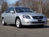 2005 Nissan Altima 3.5 SE Front 3/4 View