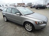 2006 Volvo V50 2.4i Front 3/4 View