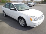 2005 Ford Five Hundred Limited Front 3/4 View