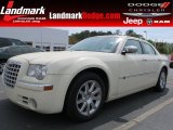 2009 Cool Vanilla White Chrysler 300 C HEMI #63100803