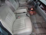 2005 Lincoln Town Car Signature Front Seat