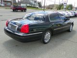 2009 Lincoln Town Car Executive L Data, Info and Specs